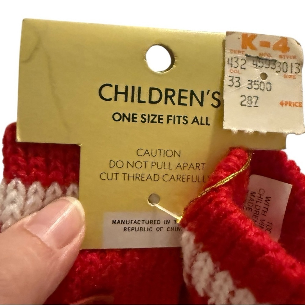 Vintage Donald Duck Children’s Mittens – Walt Disney Productions NWT Red Knit - Picture 3 of 4